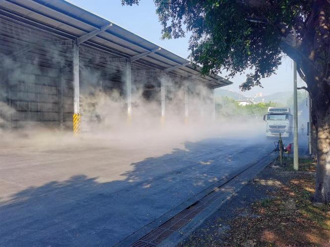 建筑工地安装喷雾降尘设备 减少对周围环境影响
